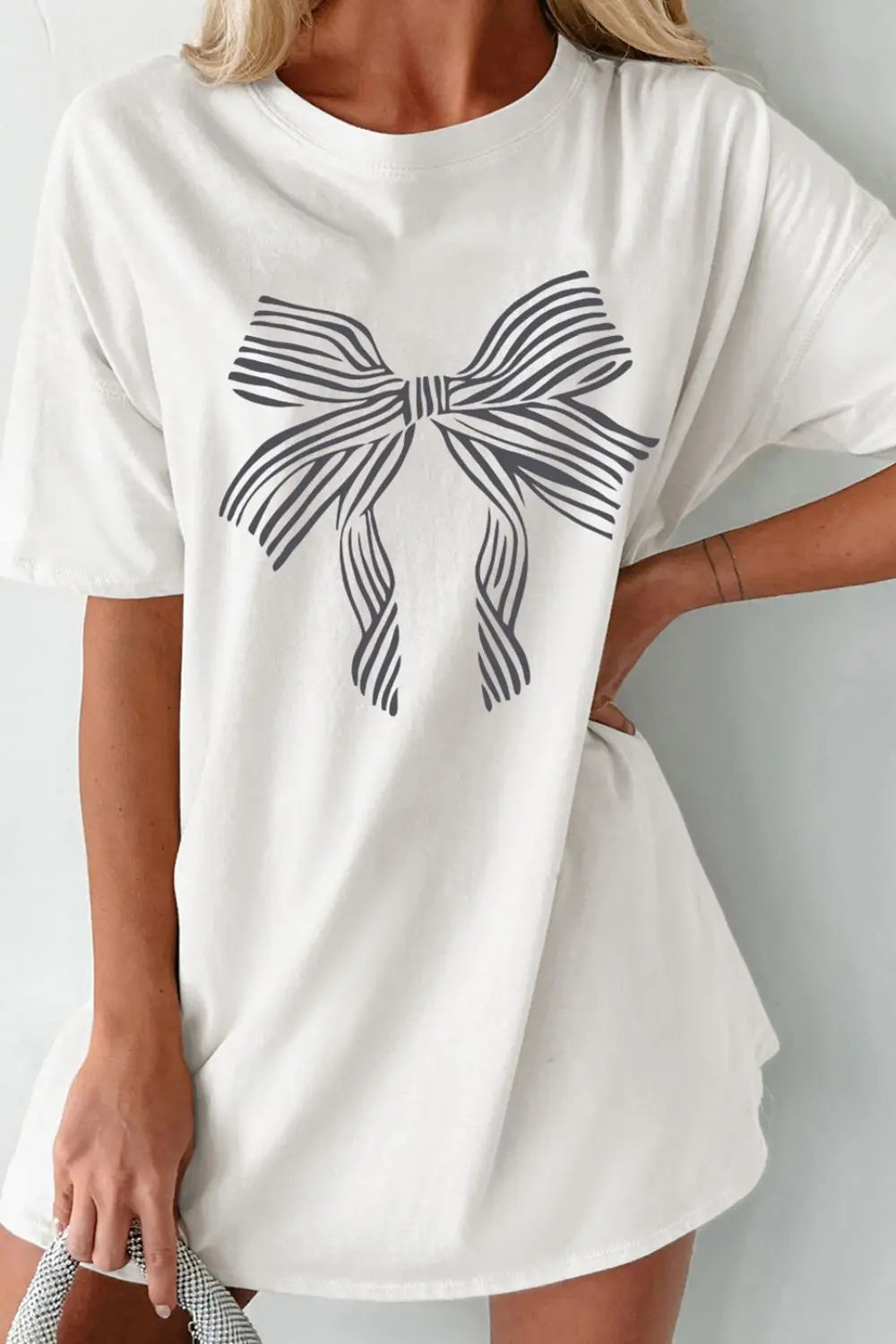 Bow Graphic Round Neck Short Sleeve T-Shirt Trendsi