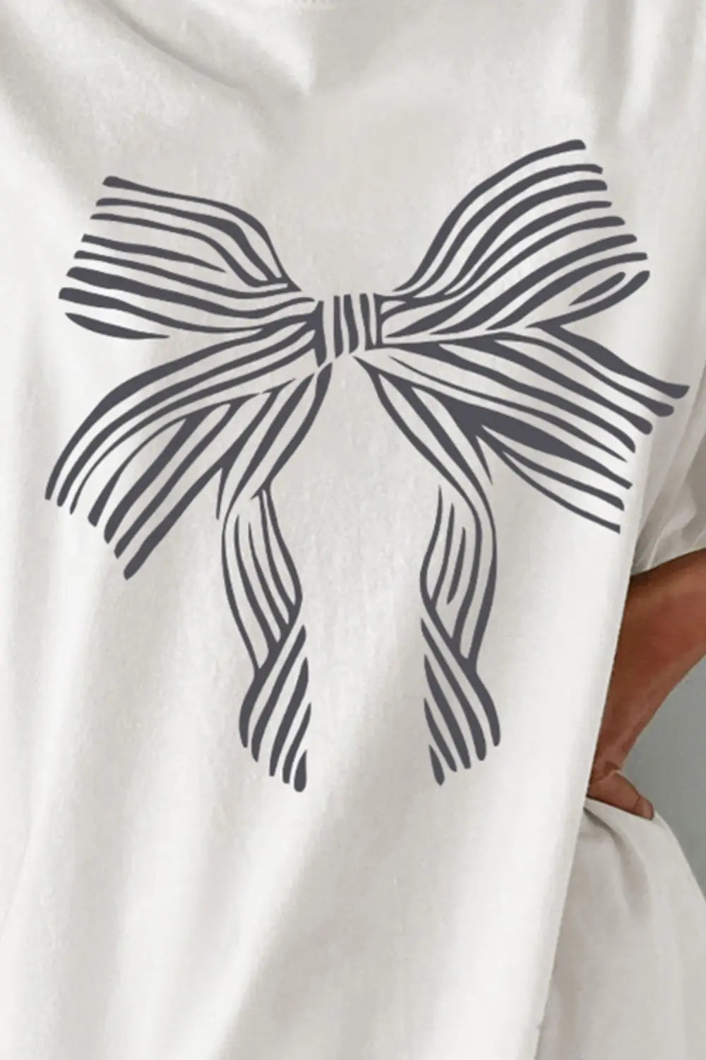 Bow Graphic Round Neck Short Sleeve T-Shirt Trendsi